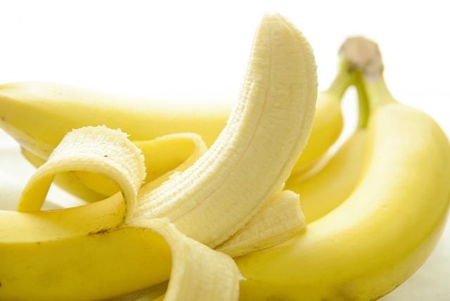 離乳食中期のバナナはそのままで大丈夫 加熱や冷凍が必要 かえるのうた