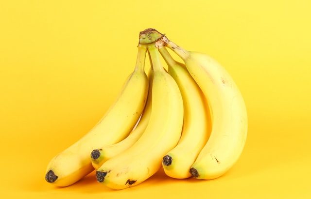 離乳食中期のバナナはそのままで大丈夫 加熱や冷凍が必要 かえるのうた