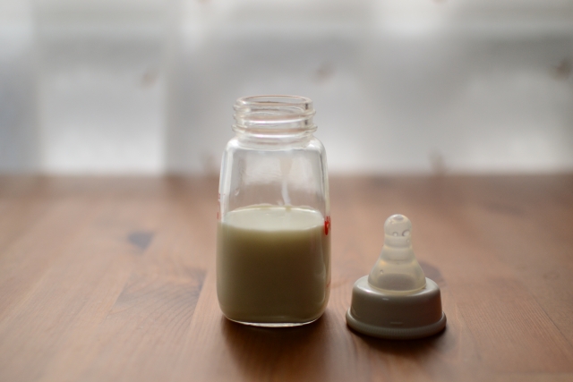 哺乳瓶の消毒はいつまで続ける 旅行のときに困らない方法 かえるのうた