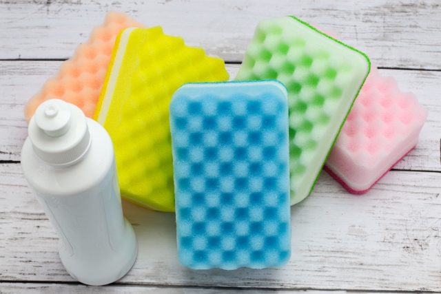 離乳食の食器の洗い方 洗剤やｽﾎﾟﾝｼﾞは大人用とは別にしたほうがいい かえるのうた